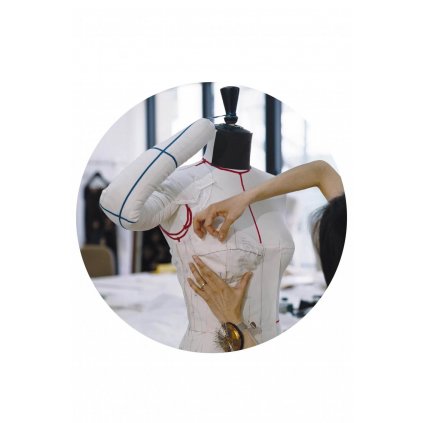 Úprava oblečenia na mieru v krajčírskej dielni Mamika